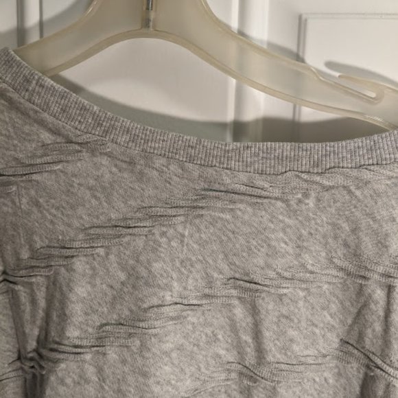 Women's Simply Vera Vera Wang Textured Three Quarter Sleeve Sweatshirt - NWT - Picture 10 of 13
